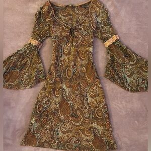 vintage 70s inspired bell sleeve dress